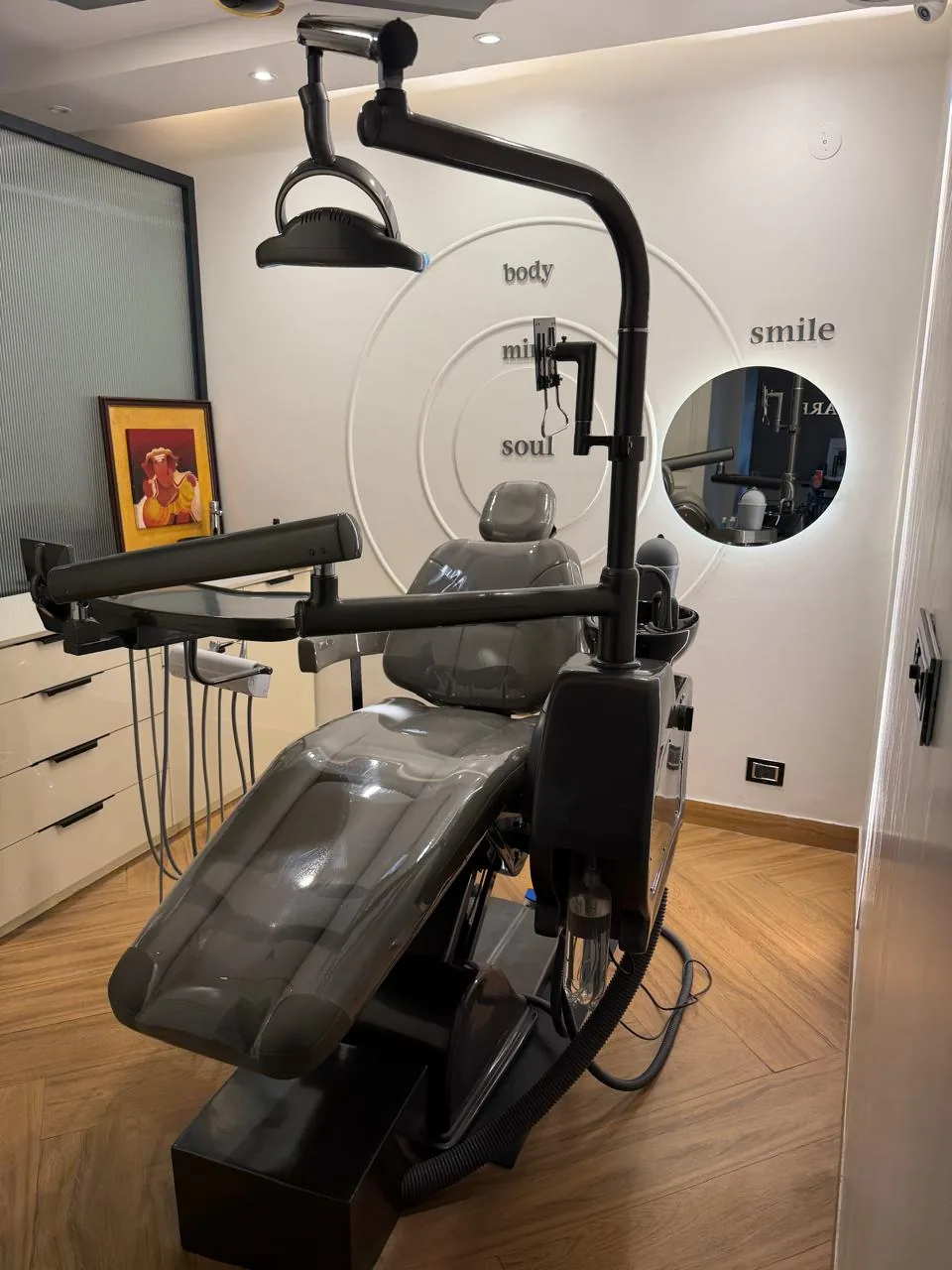 Modern treatment operatory at Poly Dental Clinic Mohali with dental chair and body, mind, soul, smile branded wall